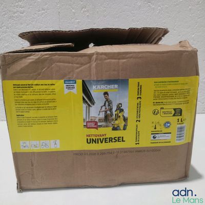 une boîte en carton sur laquelle figure l'image d'un homme