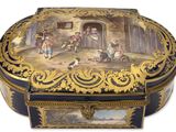 une boîte bleue et dorée ornée d'une peinture