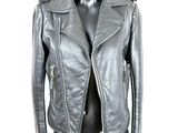 une veste en cuir noir sur un mannequin mannequin mannequin mannequin mannequin mannequin mannequin mannequin mannequin mannequin
