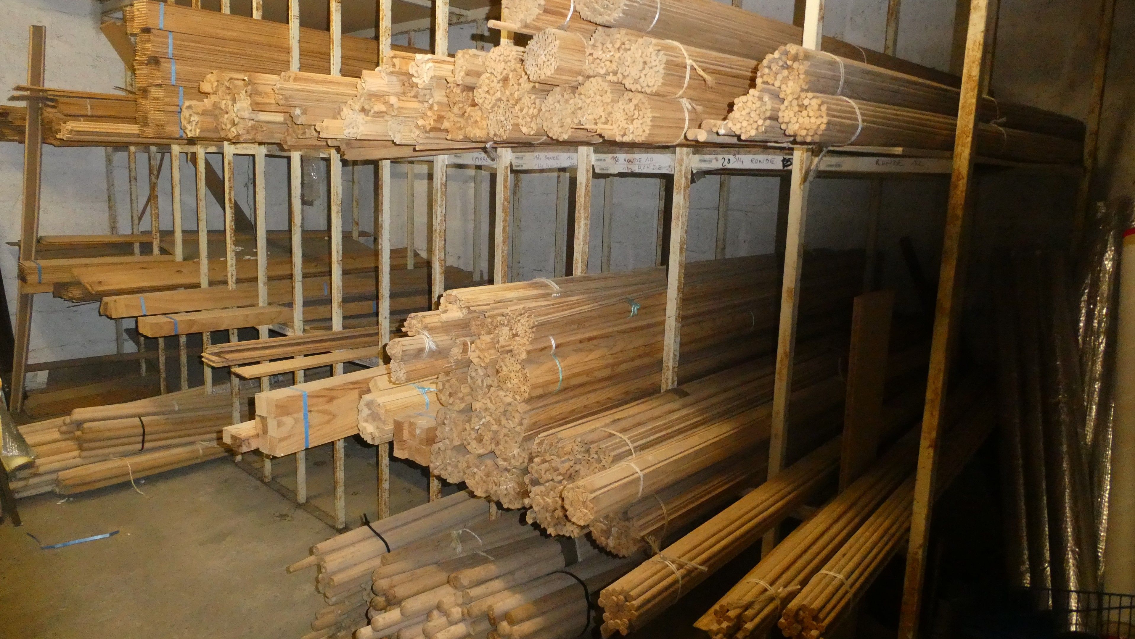- Stock pièce entière : tiges filetées, boulonnerie, visseri…