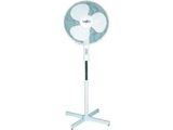 un ventilateur blanc posé sur un pied métallique