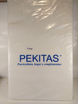 un sac en plastique portant un logo, posé sur une table