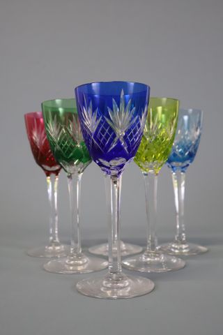 LAB GOUPIL - Suite de 6 verres à vin en cristal de couleur taillé...