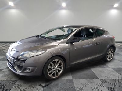 a picture of a grey car in a showroom