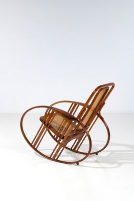une image représentant un fauteuil à bascule sur fond blanc