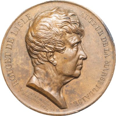 une vieille médaille en bronze sur laquelle figure le profil d'une femme