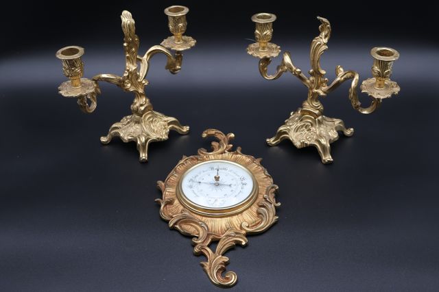 Paire de candélabres et baromètre en bronze doré de style Rocaill...