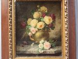 peinture représentant des fleurs dans un vase doré posé sur une table