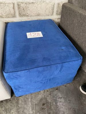 1 POUF en microfibre bleu. 80x60x46 cm
