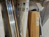 On trouve de nombreux types de métaux et de bois différents dans cette pièce.