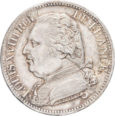 gros plan d'une pièce de monnaie sur fond blanc
