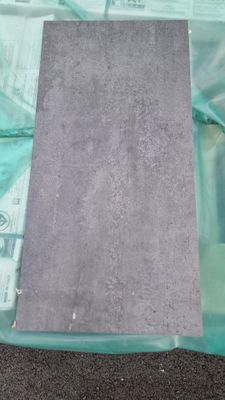 une photo d'un morceau de tissu dans un sac en plastique