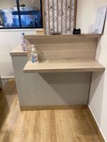 CAISSE en bois stratifié faux chêne et finition béton. (photo 2)
