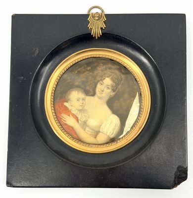 tableau représentant une femme tenant un enfant dans ses bras, dans un cadre noir