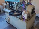 a machine that is sitting on the floor in the room