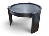 une photo d'une table basse noire avec un piètement en métal