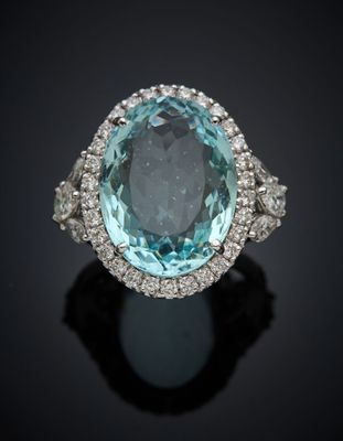 an oval aquamarinee and diamond ring