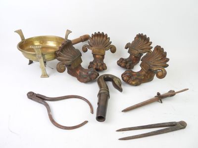 a lot of tools that are sitting on a table