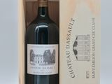 une image représentant une bouteille de vin dans un coffret en bois