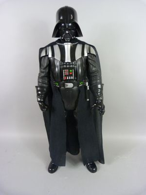 Figurine Darth Vader de la saga « Star Wars », de la marque Hasbroin Toys