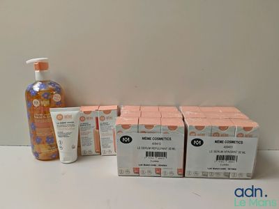 un flacon de lotion et une lotion posés sur une table