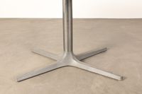 Table ovale à piétement à quatre branches en fonte d'alumini… (photo 5)