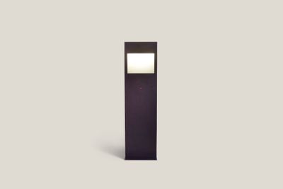 une image représentant un lampadaire allumé