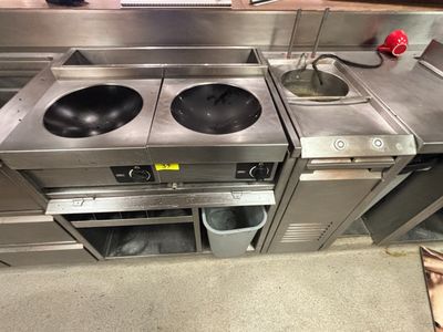 Lot comprenant 2 Woks a induction COBALT et 1 cuiseur a pate…
