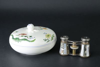 Lot comprenant boite ronde en faïence de Gien modèle "Oiseau…