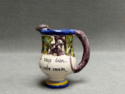 Pichet trompeur. H. :16 cm. accident.