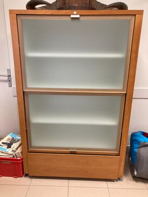 CREDENCE en bois clair et verre opaque ouvrant à deux portes… - Photo 1