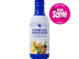 La bouteille « Forever Freedom » est représentée sur un fond blanc, avec une étiquette rose.
