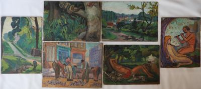 de nombreux tableaux accrochés aux murs de cette pièce