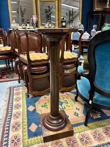 Sellette colonne à fût cannelé en bois. H 99 cm