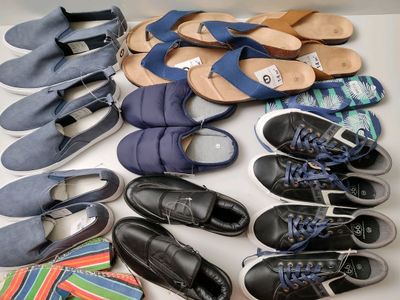 Lot de 12 paires de chaussures U COLLECTION de diverses tail…