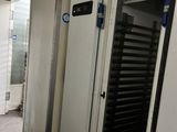 a machine that is sitting in the middle of a room