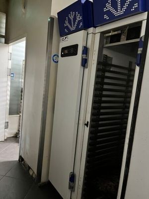 a machine that is sitting in the middle of a room