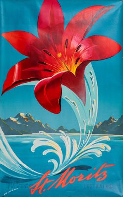 une fleur rouge sur fond bleu, avec des montagnes en arrière-plan
