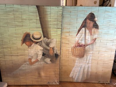 deux tableaux représentant une femme avec un panier et un homme avec un chapeau