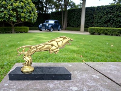 BRAU Casimir (XXe siecle), Mascotte automobile representant …