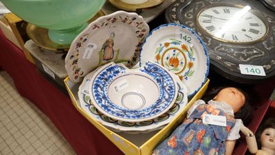 many different types of porcelain items on display in a box