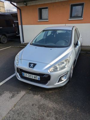 Camionnette PEUGEOT type 308 - Photo 1