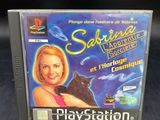 La PlayStation de Sony, version Game Boy, est représentée avec une femme tenant un chat noir