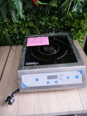 Une plaque à induction Casselin, en l'état