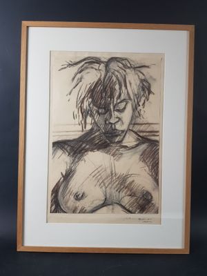 dessin encadré représentant une femme aux dreadlocks assise devant un fond noir