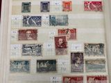 un livre avec beaucoup de timbres