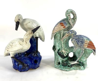 Paire de porte-pinceaux en faïence émaillée à décor d'échass… - Photo 1