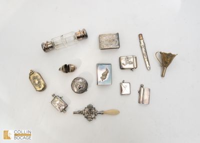 Ensemble de bibelots et boîtes argent . - Photo 1