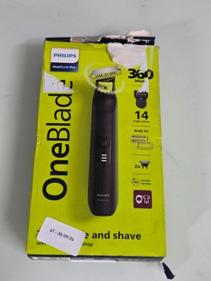 une boîte contenant un rasoir et une lame de rasoir