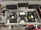 une boîte contenant divers outils